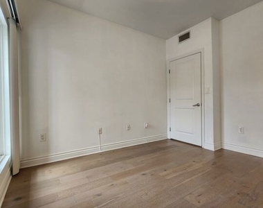 147 S Doheny Drive - Photo Thumbnail 21