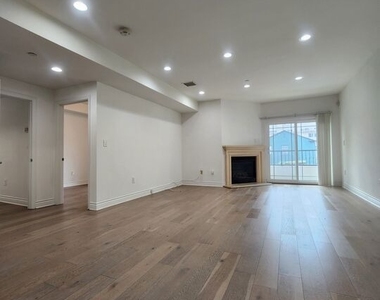 147 S Doheny Drive - Photo Thumbnail 12