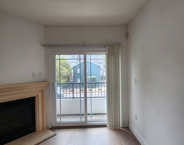 147 S Doheny Drive - Photo Thumbnail 14