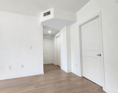 147 S Doheny Drive - Photo Thumbnail 29