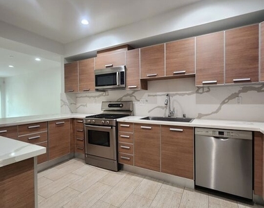 147 S Doheny Drive - Photo Thumbnail 3