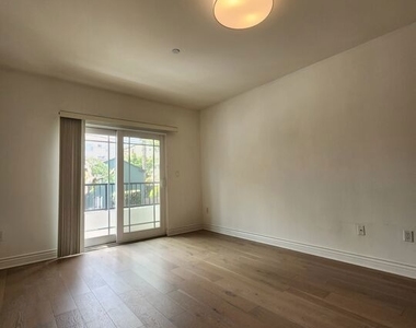 147 S Doheny Drive - Photo Thumbnail 28