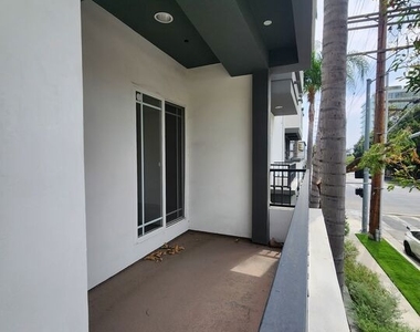 147 S Doheny Drive - Photo Thumbnail 17
