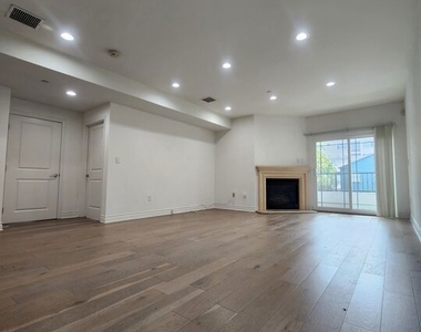 147 S Doheny Drive - Photo Thumbnail 18
