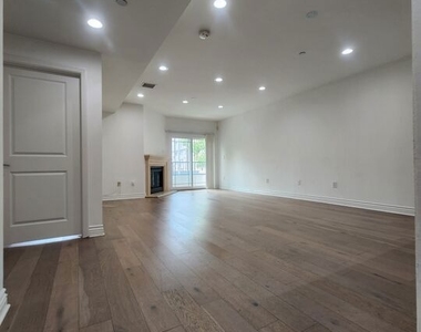 147 S Doheny Drive - Photo Thumbnail 16