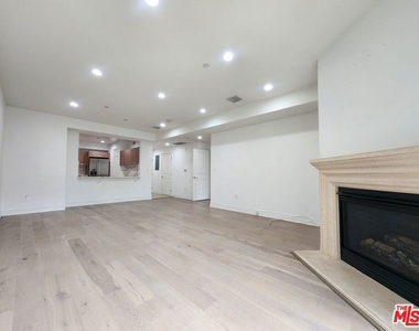 147 S Doheny Drive - Photo Thumbnail 11