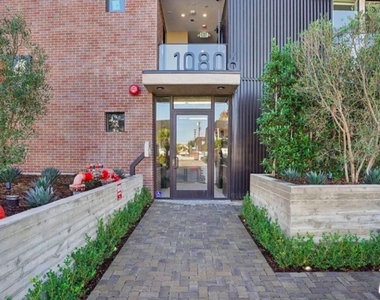 10806 Blix Street - Photo Thumbnail 1
