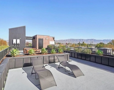 10806 Blix Street - Photo Thumbnail 3
