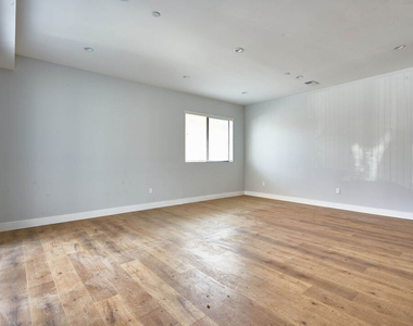 13928 Bessemer Street - Photo Thumbnail 2