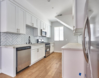 13928 Bessemer Street - Photo Thumbnail 6