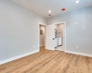 13928 Bessemer Street - Photo Thumbnail 4