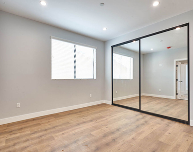 13928 Bessemer Street - Photo Thumbnail 5