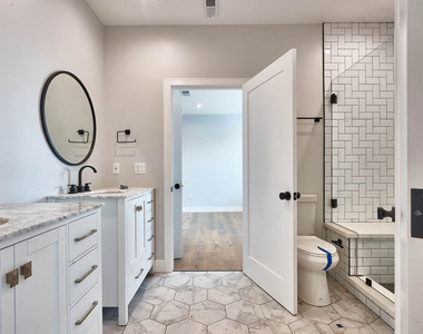 13928 Bessemer Street - Photo Thumbnail 7