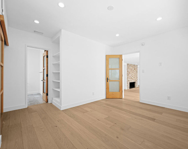435 Dalehurst Avenue - Photo Thumbnail 5