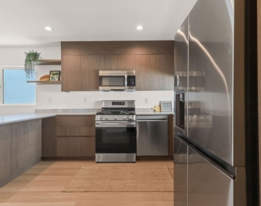 921 N Mariposa Avenue - Photo Thumbnail 15