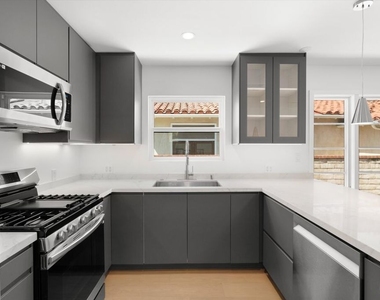 2316 Hill Street - Photo Thumbnail 8