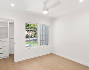 2316 Hill Street - Photo Thumbnail 11
