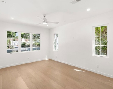 2316 Hill Street - Photo Thumbnail 12