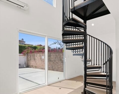 2316 Hill Street - Photo Thumbnail 25