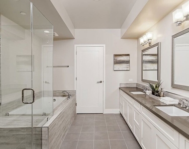 313 S Reeves Drive - Photo Thumbnail 6