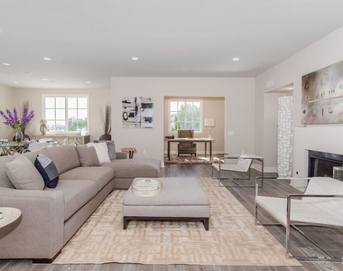 313 S Reeves Drive - Photo Thumbnail 1