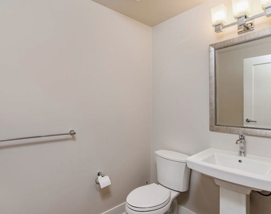 313 S Reeves Drive - Photo Thumbnail 7