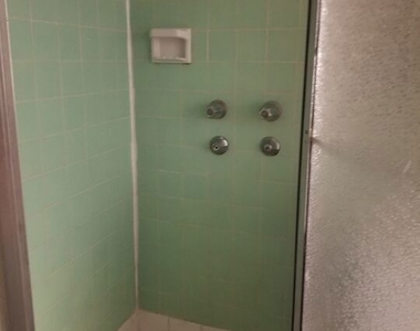 4106 Rosewood Avenue - Photo Thumbnail 8