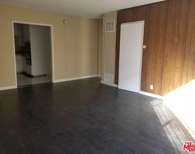 4106 Rosewood Avenue - Photo Thumbnail 3