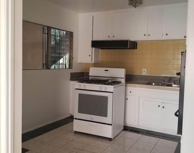 4106 Rosewood Avenue - Photo Thumbnail 4