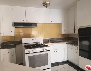 4106 Rosewood Avenue - Photo Thumbnail 5