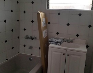 4106 Rosewood Avenue - Photo Thumbnail 7