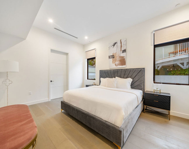 10563 Ashton Avenue - Photo Thumbnail 27