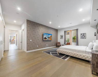 10563 Ashton Avenue - Photo Thumbnail 13