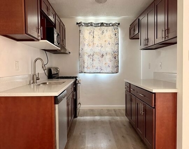 4848 Elmwood Avenue - Photo Thumbnail 2