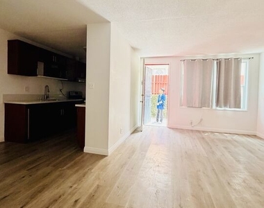 4848 Elmwood Avenue - Photo Thumbnail 4
