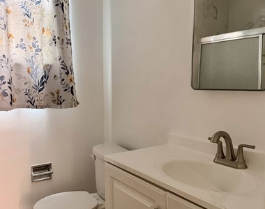 4848 Elmwood Avenue - Photo Thumbnail 9