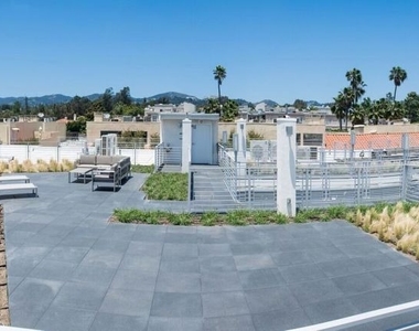 625 S Barrington Avenue - Photo Thumbnail 12