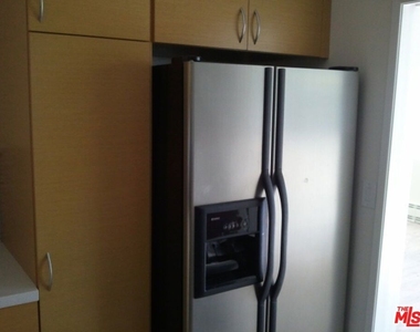 10655 Wilshire Boulevard - Photo Thumbnail 16