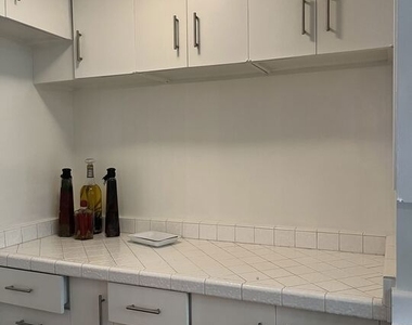 10655 Wilshire Boulevard - Photo Thumbnail 14