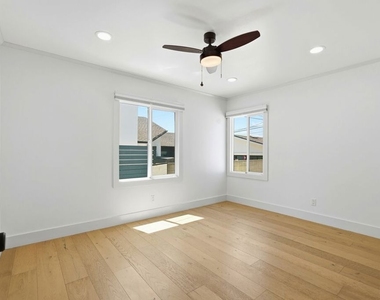 6647 W 82nd Street - Photo Thumbnail 17