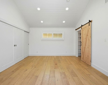 6647 W 82nd Street - Photo Thumbnail 8