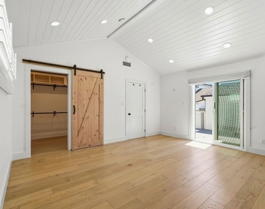 6647 W 82nd Street - Photo Thumbnail 12