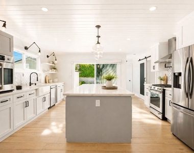 6647 W 82nd Street - Photo Thumbnail 5