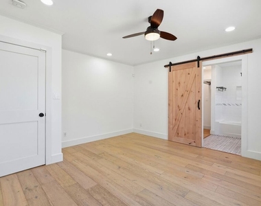 6647 W 82nd Street - Photo Thumbnail 22