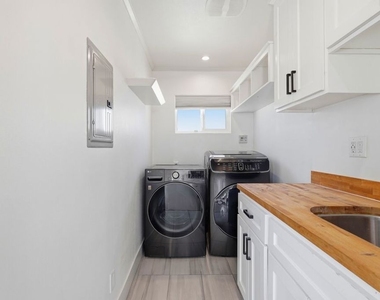 6647 W 82nd Street - Photo Thumbnail 25
