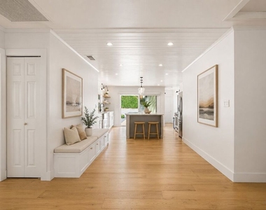 6647 W 82nd Street - Photo Thumbnail 4