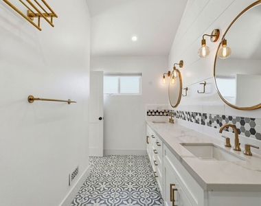 6647 W 82nd Street - Photo Thumbnail 10