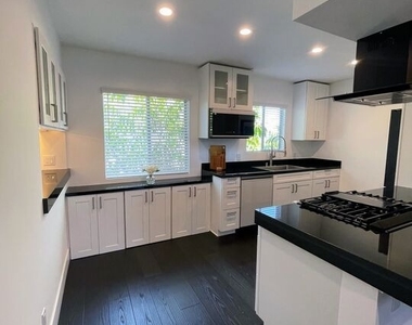 525 Broadway Street - Photo Thumbnail 9