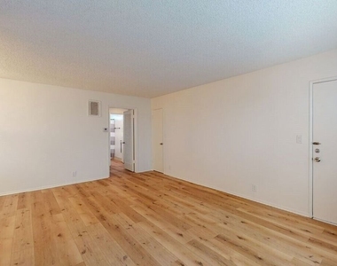 1827 Manning Avenue - Photo Thumbnail 4