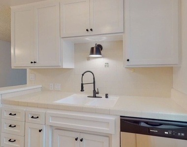 1827 Manning Avenue - Photo Thumbnail 11